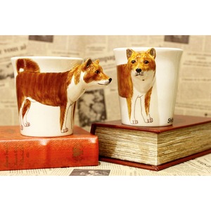 犬のはみ出し顔のマグカップ（柴犬）【電子レンジ/食洗機対応】/C0pernicus