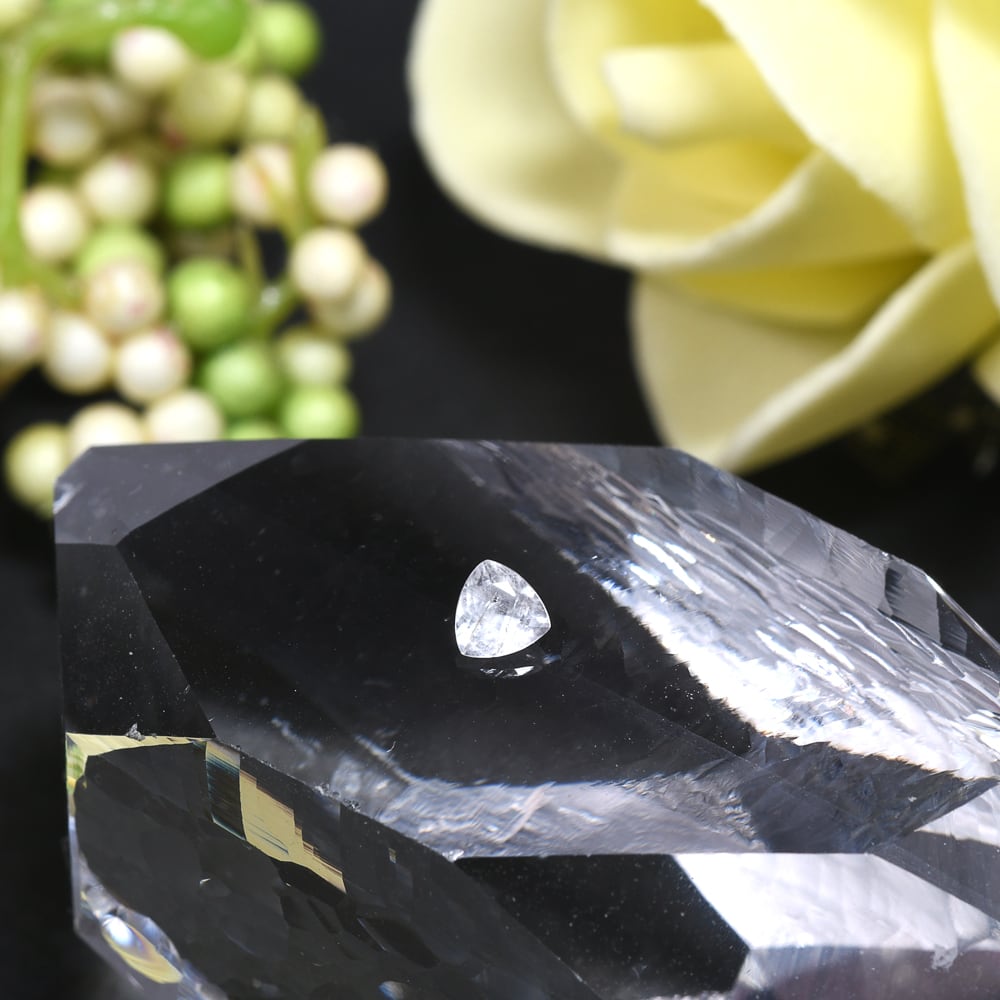 フェナカイト マダガスカル産 0.21ct #JWA3351 | EBiS GEM