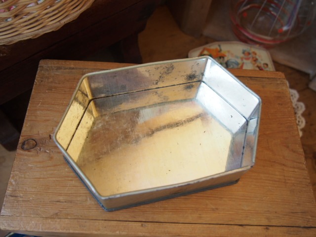 イギリスアンティーク　トフィー缶