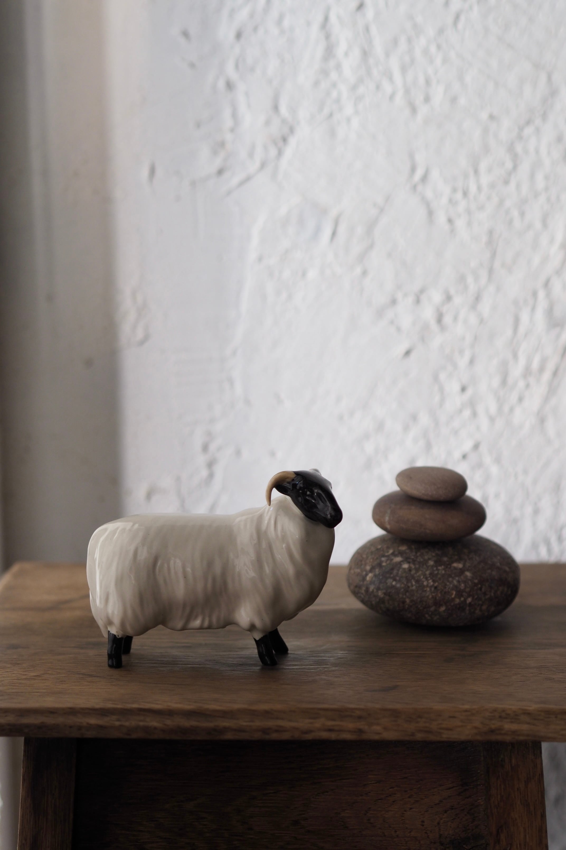 三日月眼の羊-vintage pottery sheep objet | アンティーク