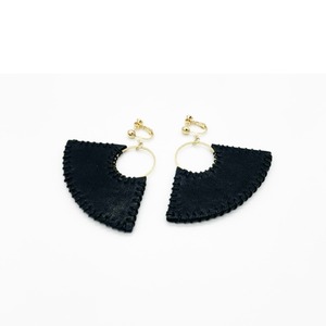 N. ougi　BLK　イヤリング
