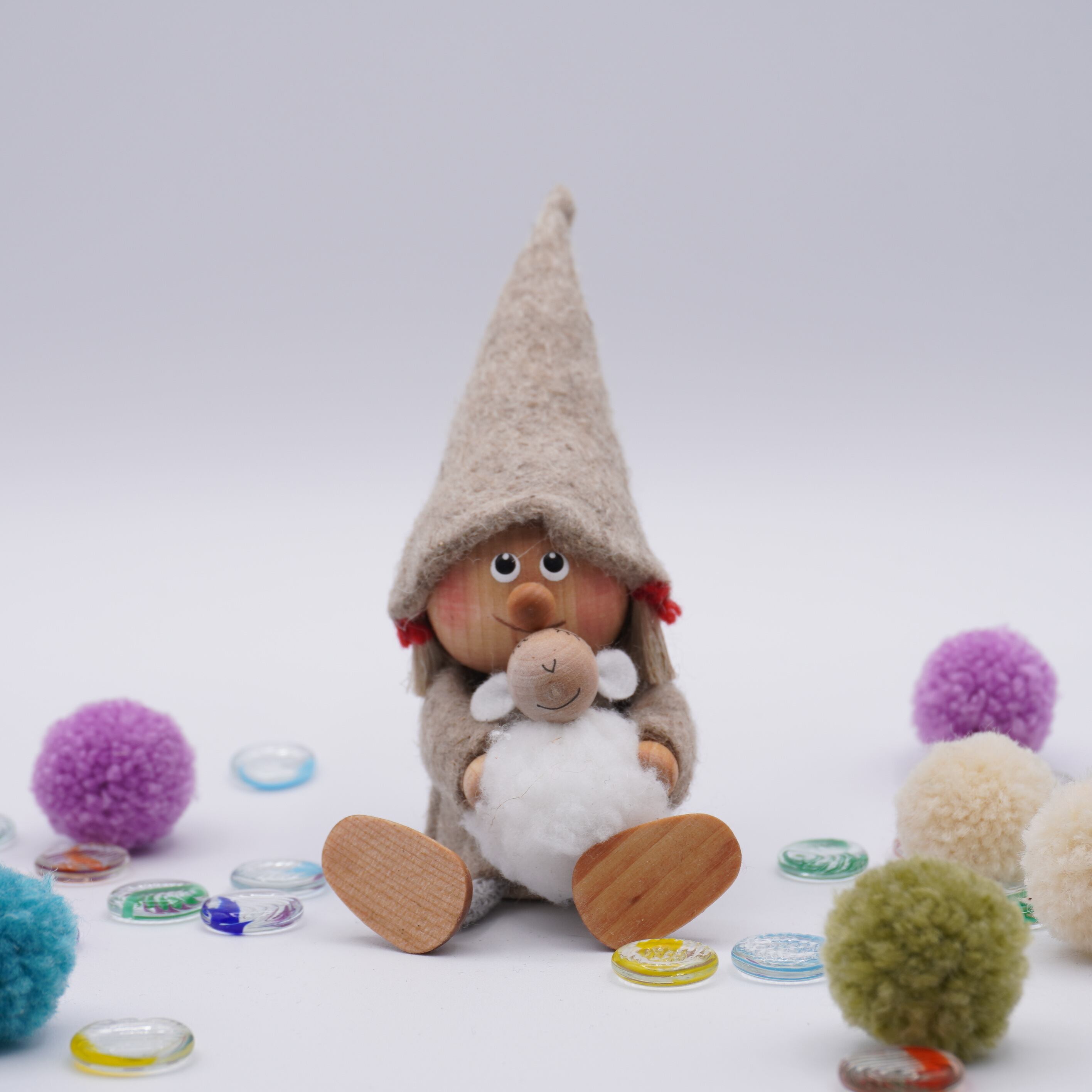 681 エストニア/ハンドメイドフィギュア 妖精女の子