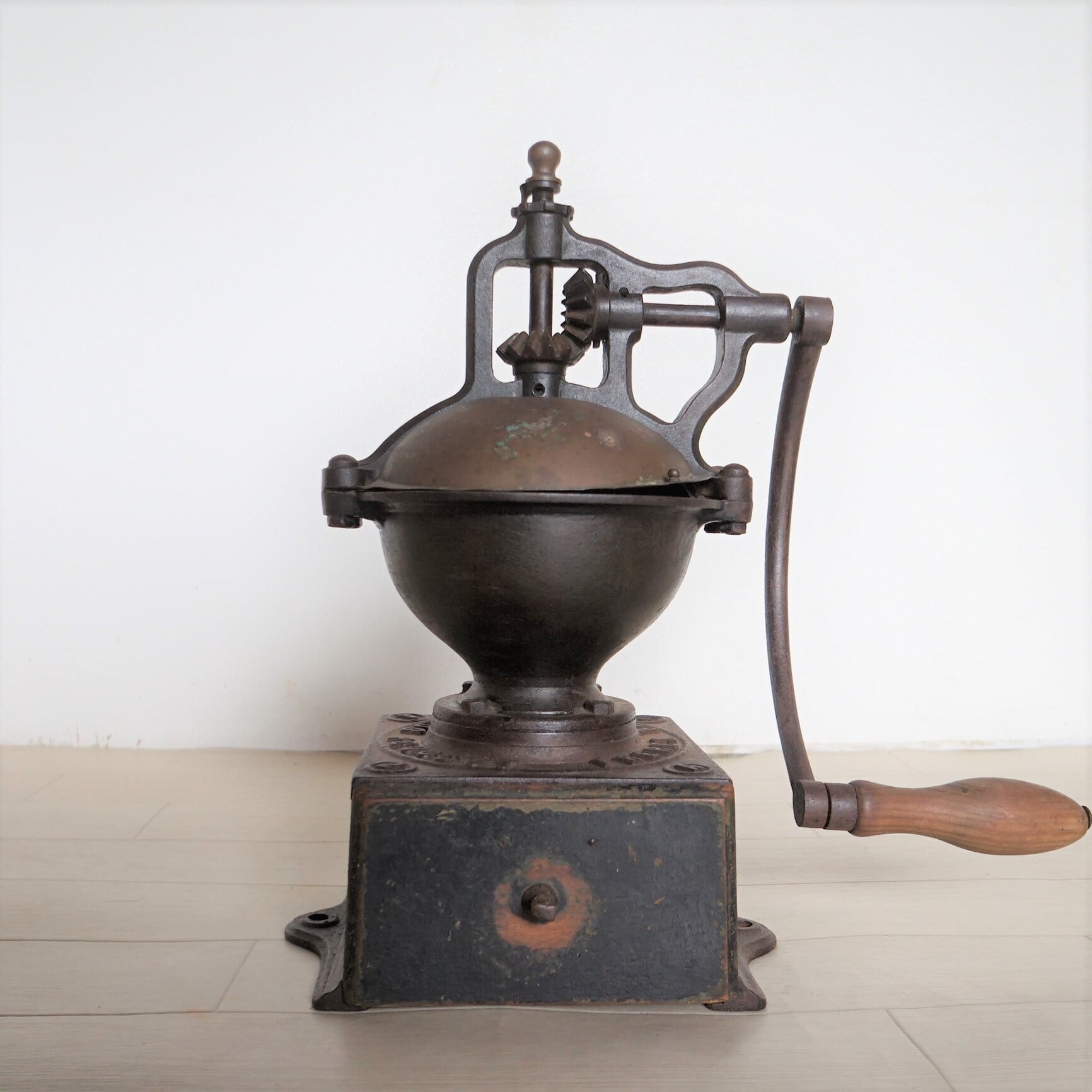 【コレクション 50】フランス・プジョー社 A2 大きなコーヒーミル