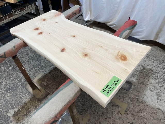 桧9687　一枚板無垢 乾燥材　1100x540-450-530x35mm　棚　テレビ台　カウンター　ローテーブル　センターテーブル　窓台 　檜　ひのき