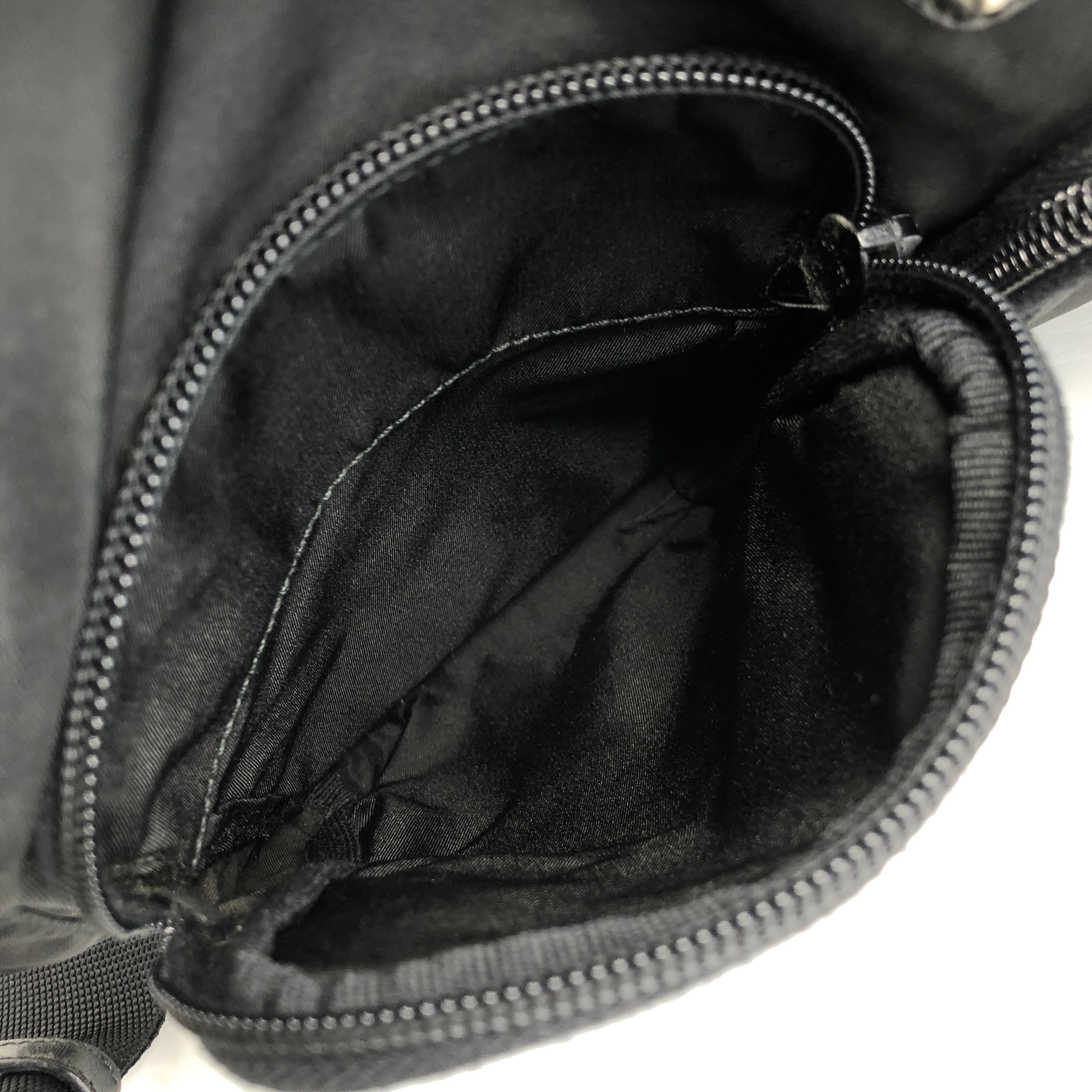 PRADA プラダ ショルダーバッグ ブラック トライアングルロゴ ナイロン