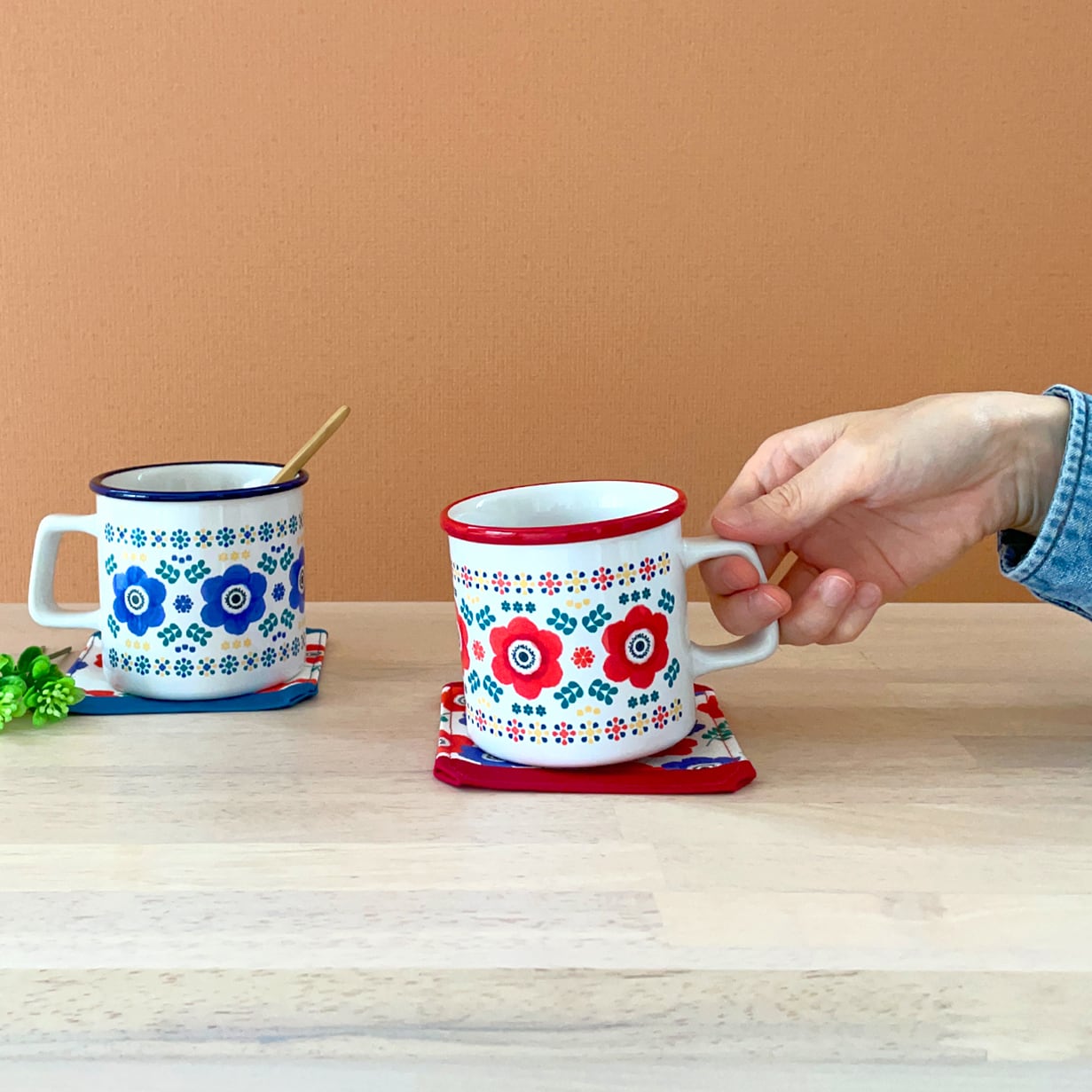 アネモネのマグカップ 赤〈コースター付〉陶器 花柄 新生活 引越し祝い