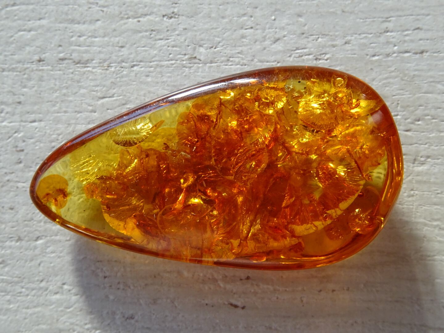 バルティックアンバー（バルト海琥珀） ~蜜色の海~ | 虹石屋