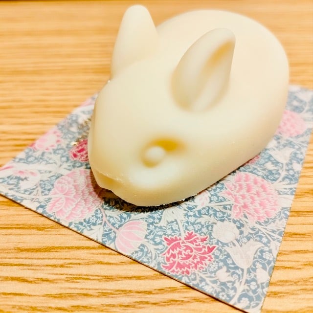 月うさぎ石鹸＜ベビー＞ ホホバオイル配合、しっとりした洗い上がり