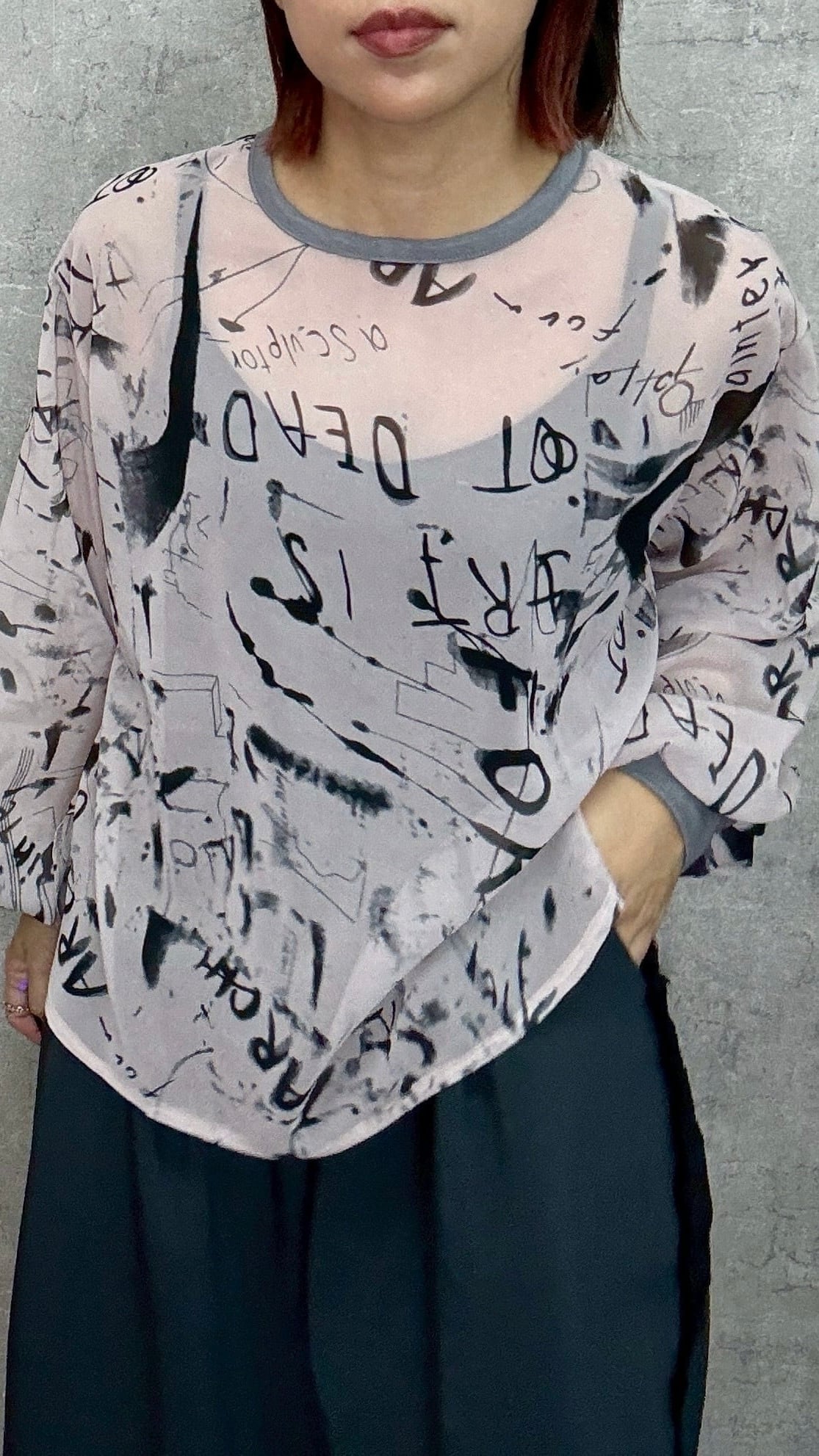 TRANOI. ウォーターカラーロゴPOブラウス No.242J204 ブルー トラノイ