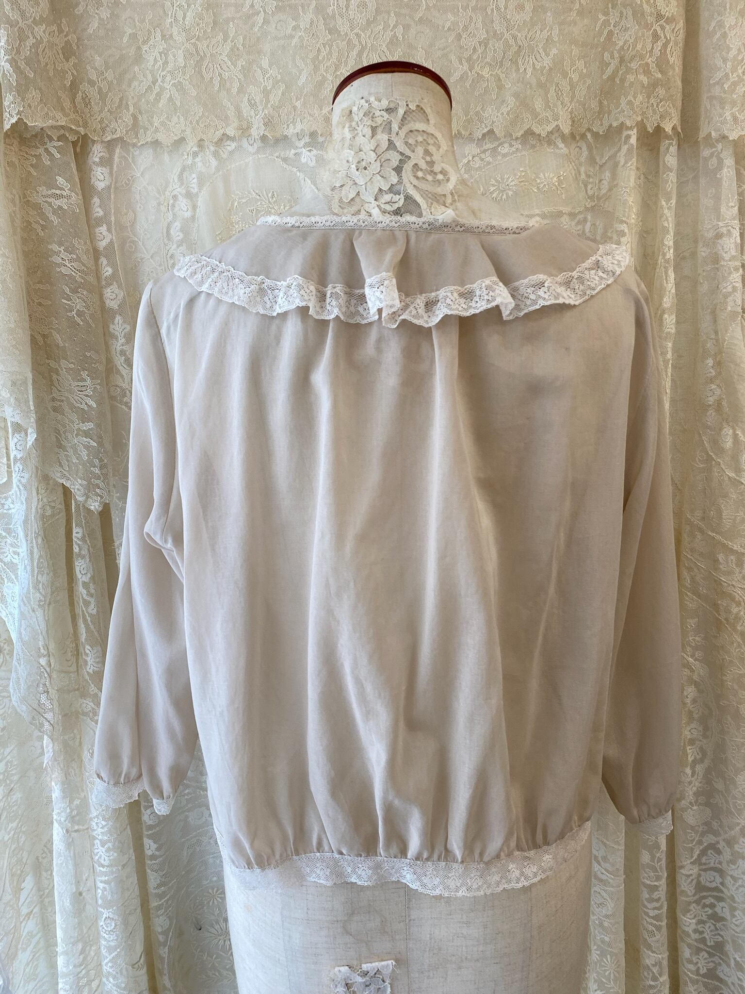 Lace blouse of Suzuran embroidery | Rijoui