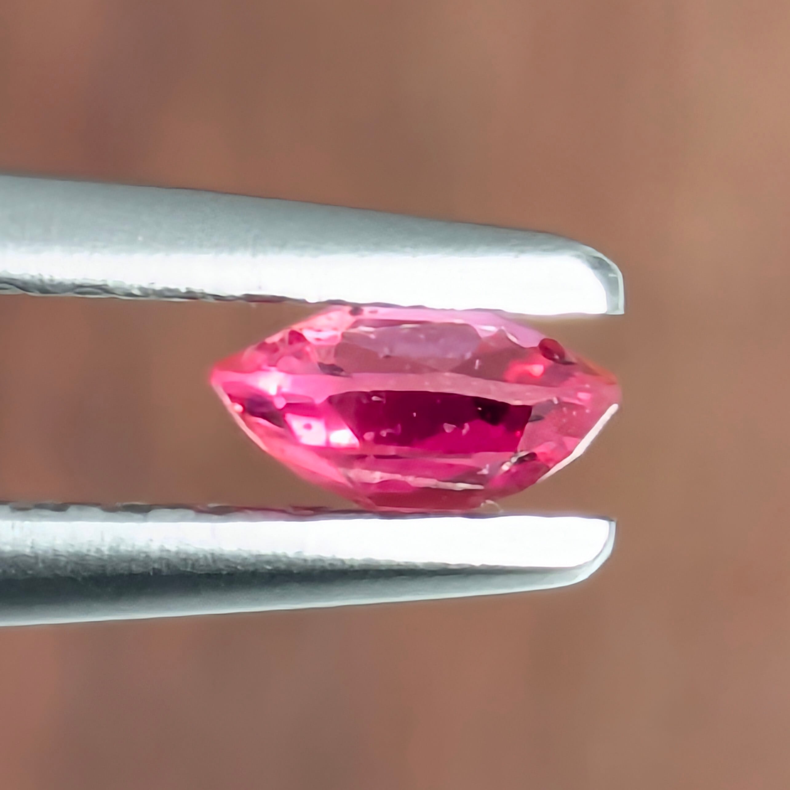ホットピンクスピネルルース ミャンマー・モゴック産【0.25ct