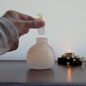 月の小瓶 〈サーモンピンクの光〉 後藤あんな