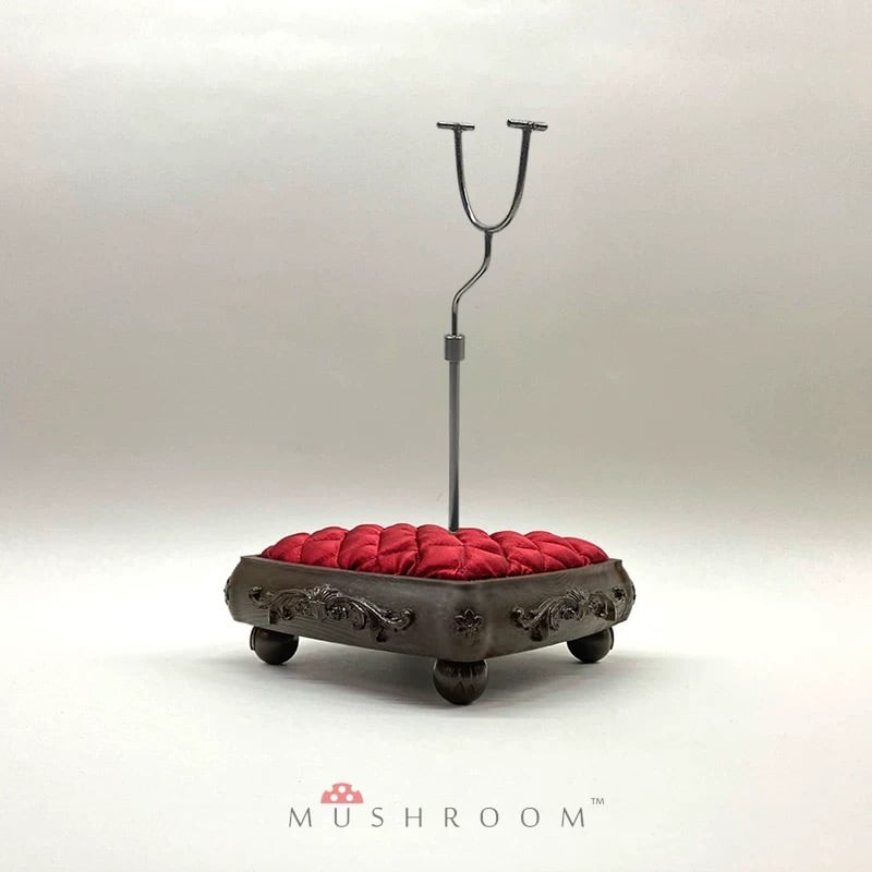 西洋アンティーク風ドールスタンド、小物入れ　2点 西洋アンティーク風ドールスタンド、小物入れ 2点