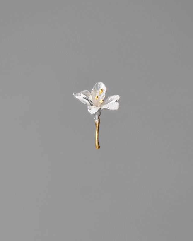 〔New〕一輪のフリージア ピアス