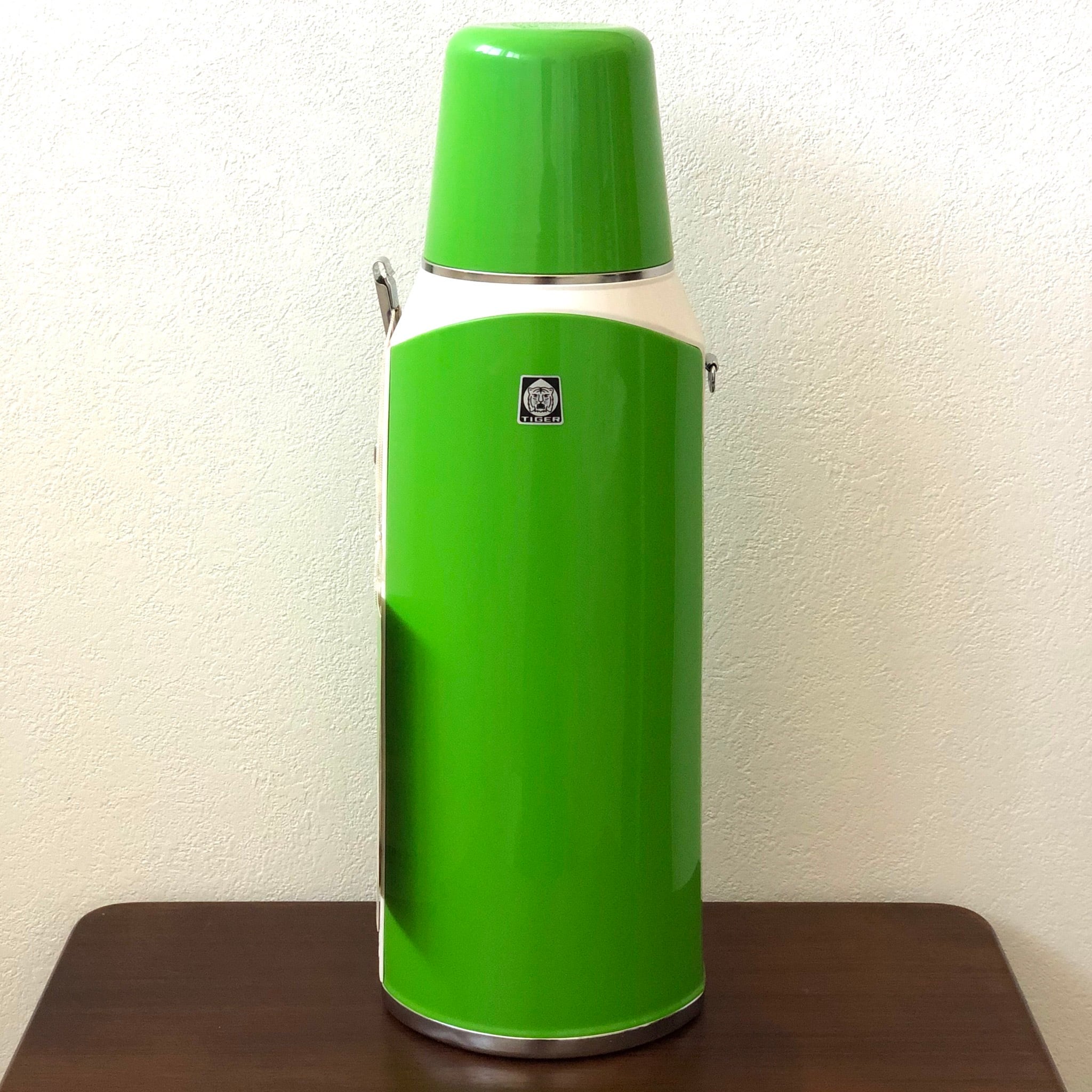 タイガーレトログリーンの保温水筒