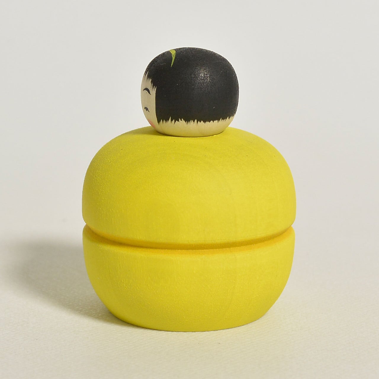 ハンドメイド（特サイズ容量多め）けいちゃん(^o^)/様 マカロンちゃんこけし 約1.5寸 約4.5cm 鈴木明 工人（作並系）#2377