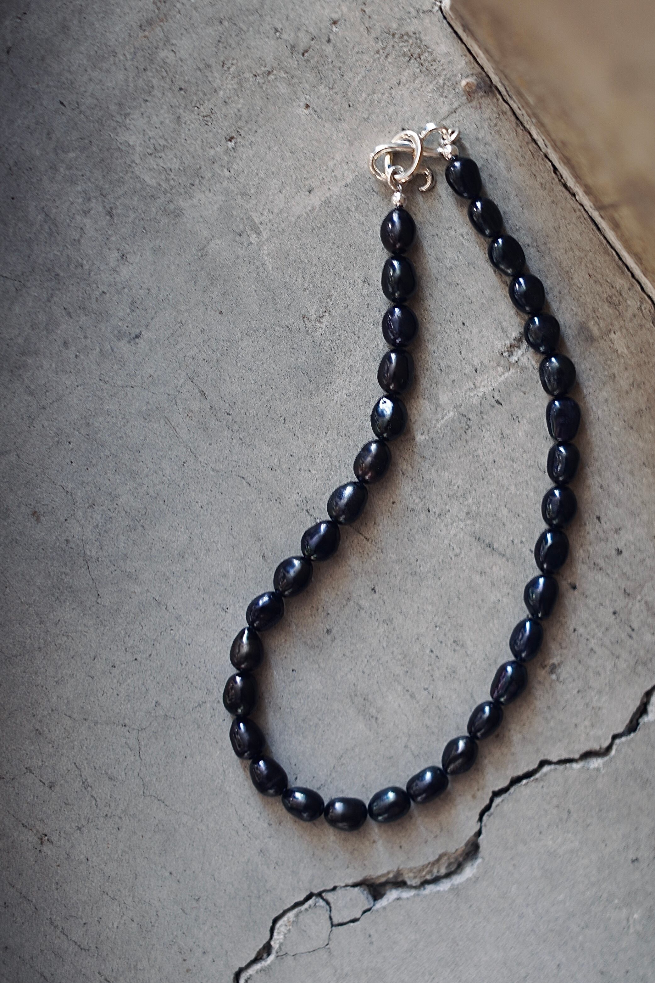 R.ALAGAN BLACK MEDIUM PEARL NECKLACE