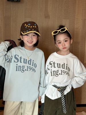 ルーズレタリングロングTシャツ（2色展開）XDJK｜トップス オーバーサイズ｜小学生 ジュニア対応｜通学 普段着｜韓国子供服｜男の子 女の子｜90-160cm｜2026秋服 ［取寄］