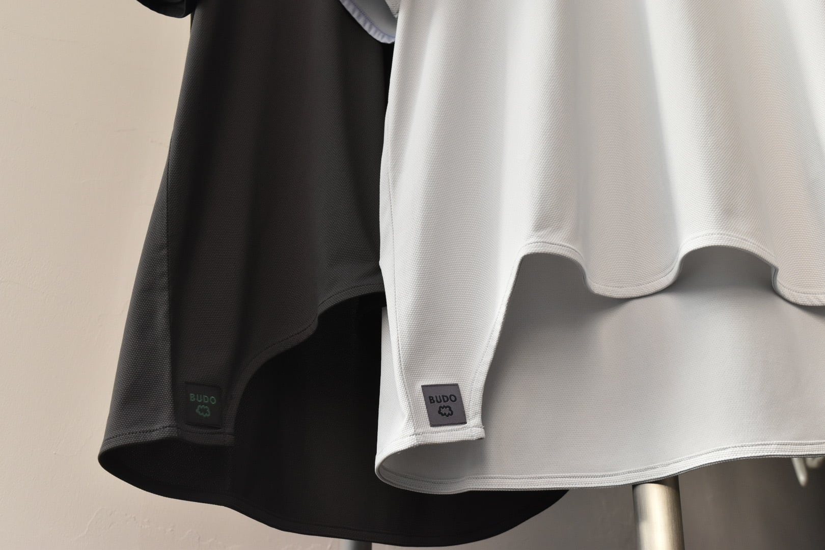 Mountain Pass top Short_Sleeve> :deep gray×black | BUDO(ブドー