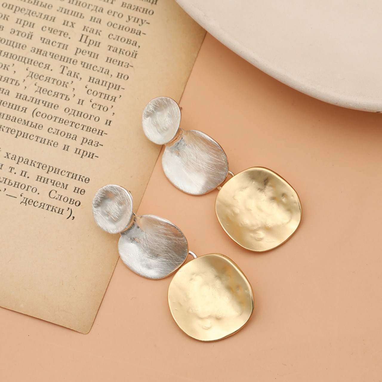Triple Circle Earrings / トリプル サークル ピアス