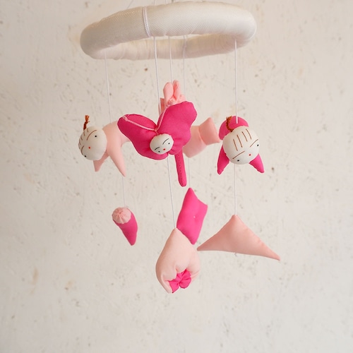 tomomi toma/ わっか飾りピンク1