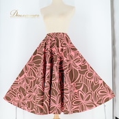フラダンス 衣装 スカート ブラウン系 プルメリア柄 ハワイアンプリント アロハ フラ ダンス レッスン 練習 花柄 フラワープリント ピンク系 茶 ピンク かわいい おしゃれ 華やか 上品 ふんわり フレアスカート 大人っぽい アロハシャツ フラダンスイベント ダンスウェア 夏用 コーディネート シンプルデザイン リゾートファッション レディーススカート カジュアル おしゃれな装い