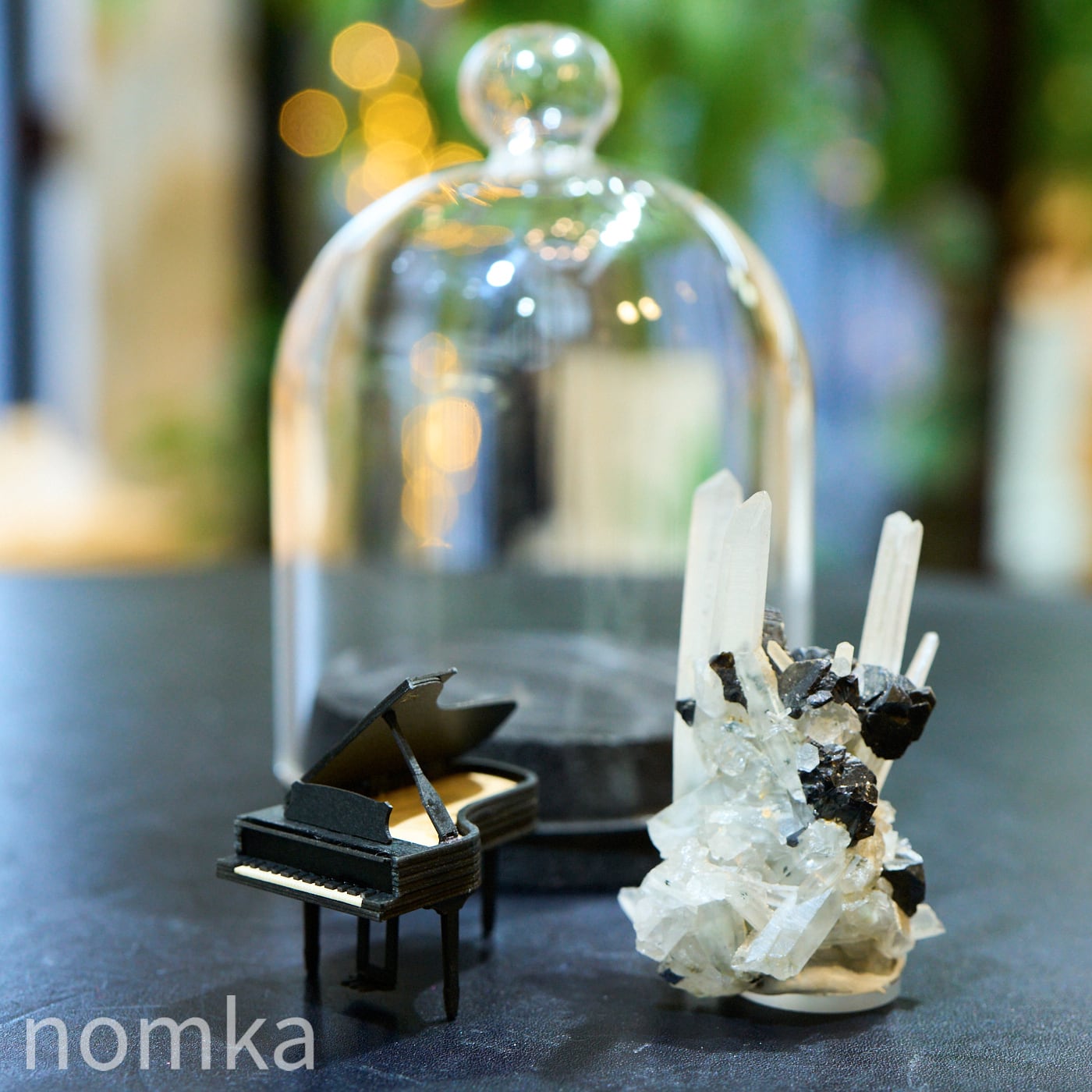 ガラスの中に閉じ込めた、静かな演奏会」ブルガリア産 水晶クラスター