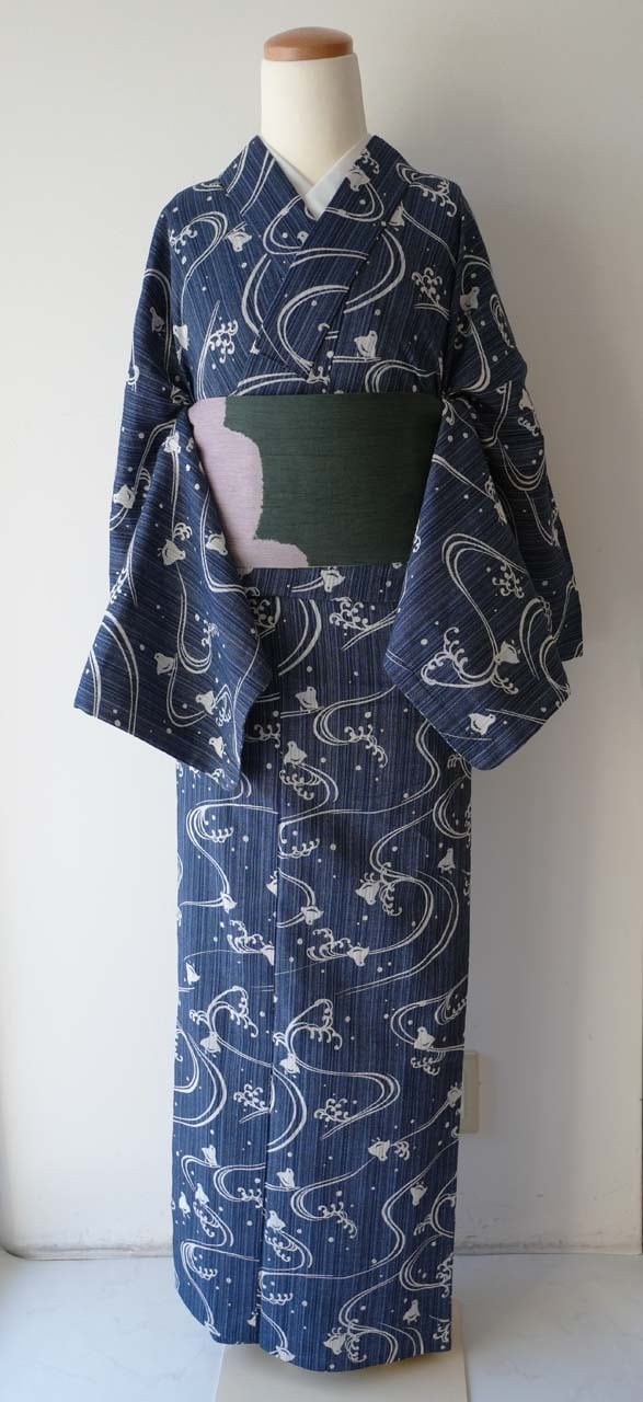 本物の浴衣 藍染め 千鳥紋様 スモールサイズ 浴衣】藍色地 波に千鳥文 浴衣 | 大山キモノ・ちぇらうなぼるた