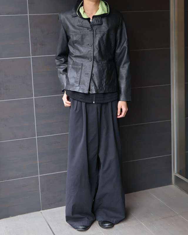 2 pocket buttoned leather jacket