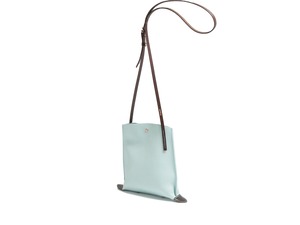 muku PAPIER 802　サックス　シュリンクレザー　ポシェット