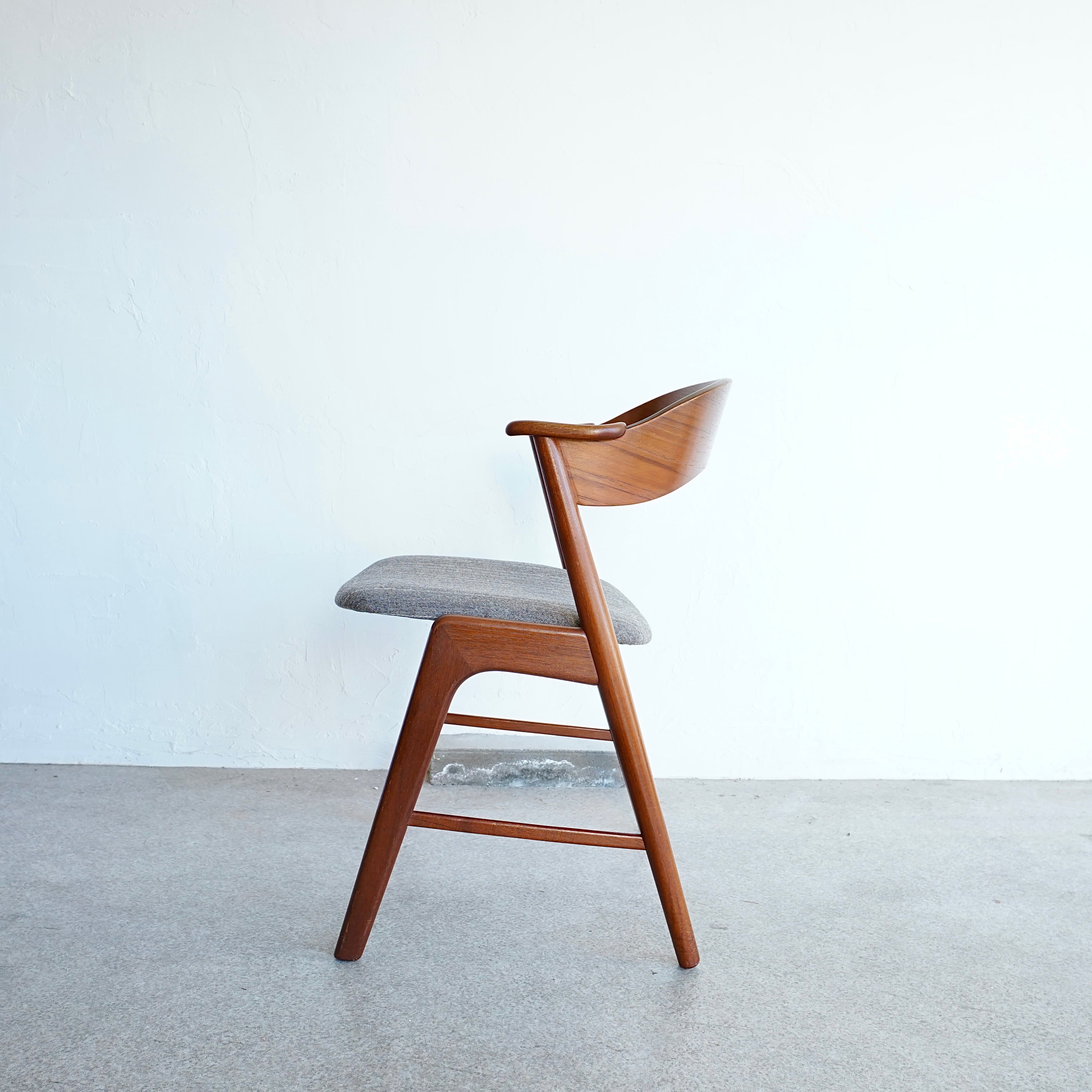ダイニングチェア 北欧 ビンテージ Kai Kristiansenネイルチェア No.32