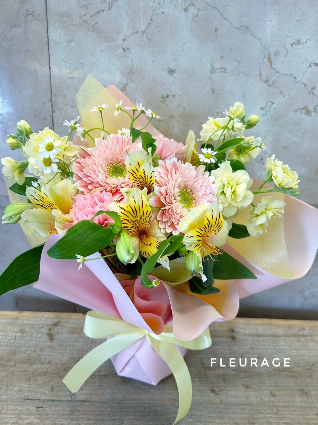 そのまま飾れるブーケ♪(ナチュラルなピンク系) | フラワーショップ