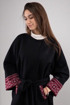 ウクライナ産プレミアムウール100%セミロングコート（黒）クロスステッチ　手刺繍