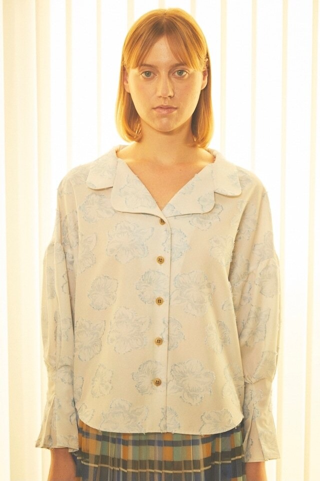 Flower Jacquard Blouse (BLUE)　小山璃奈着用