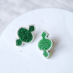 【取り寄せのみ】tamas(タマス)イヤリング&ピアス「Bacchus / Green」