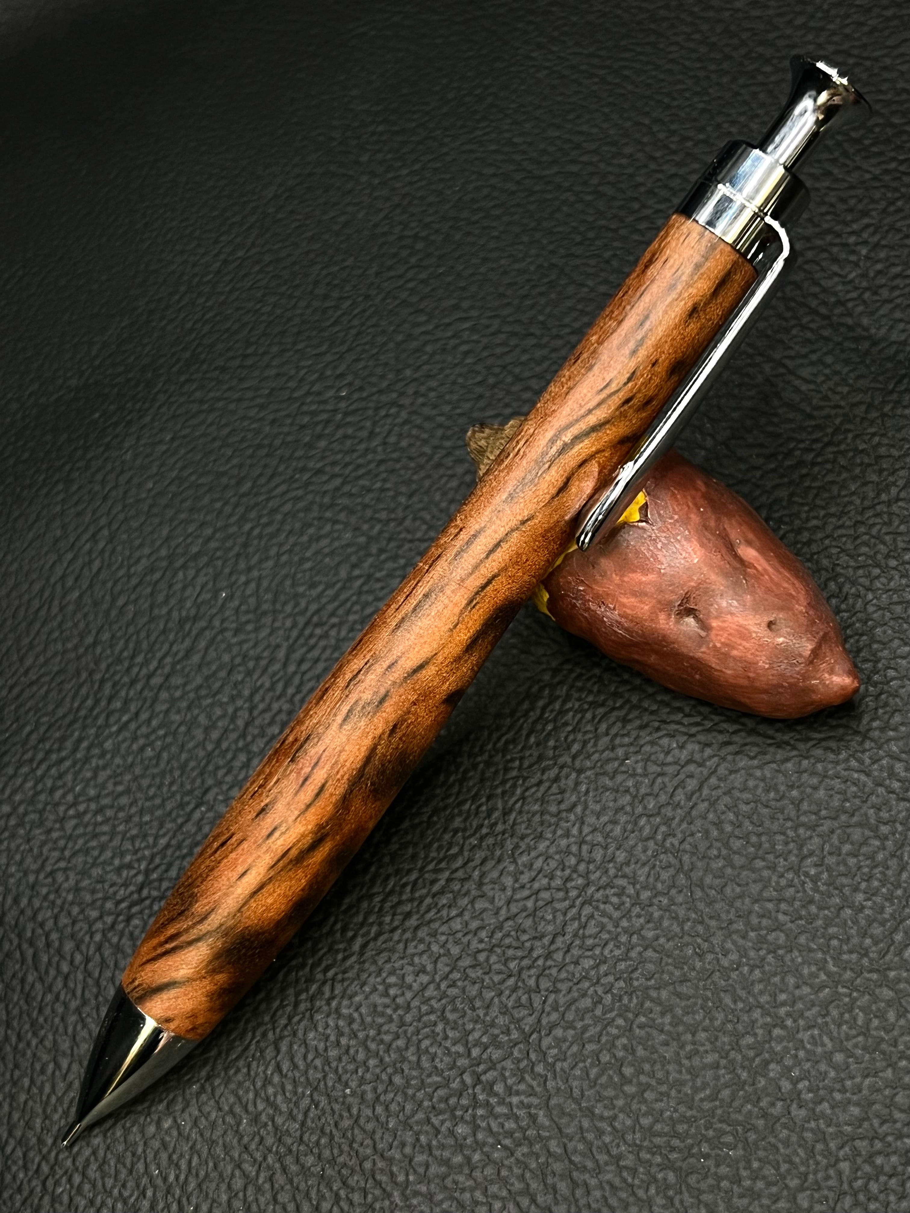 極上杢目 Taylor 618ce 貴重フローレンタインジャンボ 2016年製 ダルベルジア・ランセオラリア極上杢 特別価格 | あけぼの工房