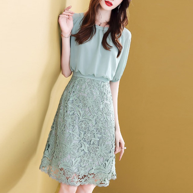 ワンピース レディース 送料無料 ラウンドネック 丸首 半袖 膝丈 透け感 透かし彫り レース Aライン かわいい 大人可愛い フェミニン エレガント上品 きれいめ おしゃれ お洒落 大人女子 こなれ感 抜け感 大きめ ゆったり ゆる ルーズ S M L XL 2XL 水色 ライトブルー 無地 花柄 フラワー 春 春服 夏 夏服 20代 30代 40代 普段使い ハイウエスト ウエストマーク 体型カバー 脚長 美脚 二の腕カバー 誕生日 韓国 韓国系 オルチャン ファッション スタイル コーデ モテ 涼し