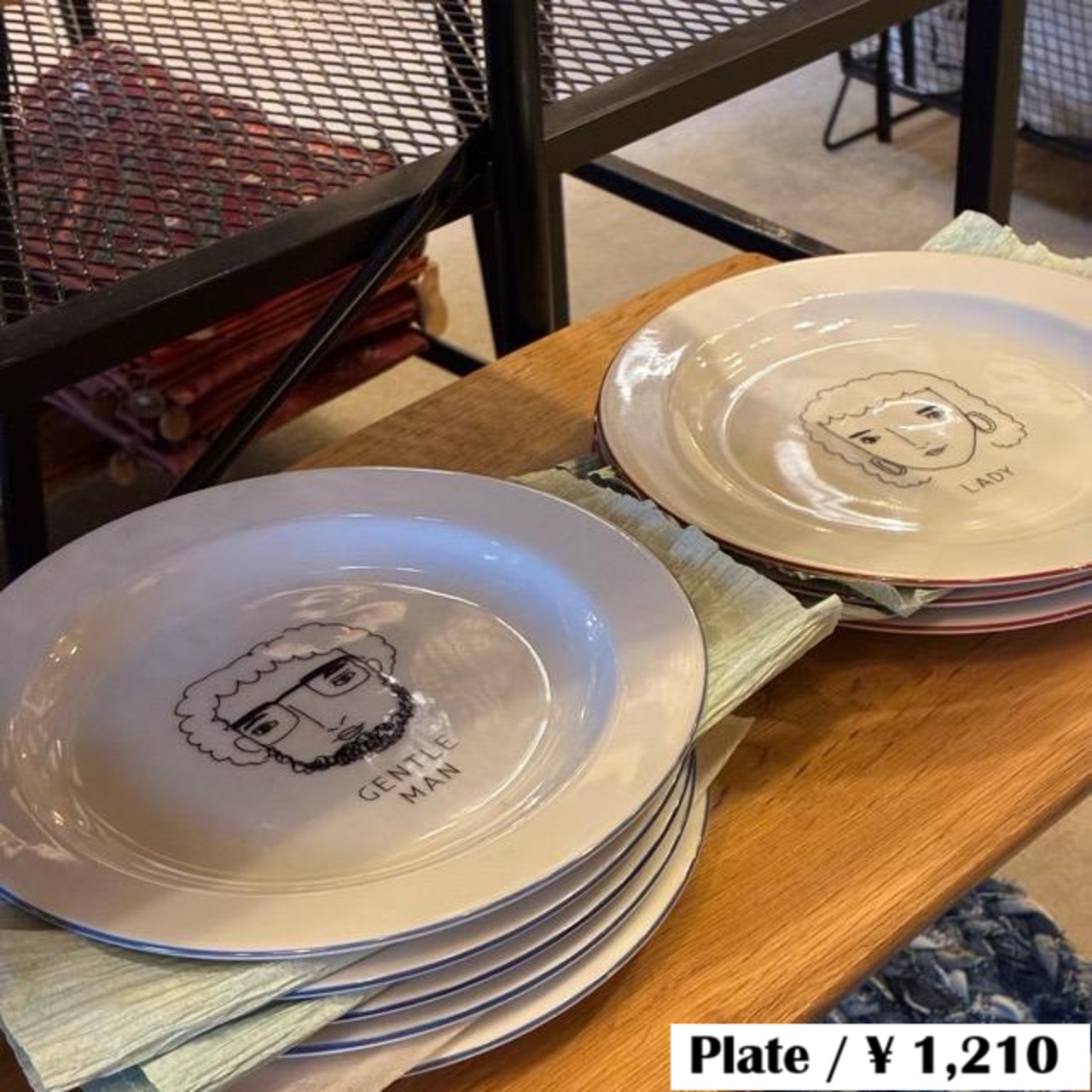 Mino Ennui Plate M, 2 Types: Gentle Man and Lady. Available in two varieties. Suitable for Japanese and Western cuisine. Microwave and dishwasher safe.