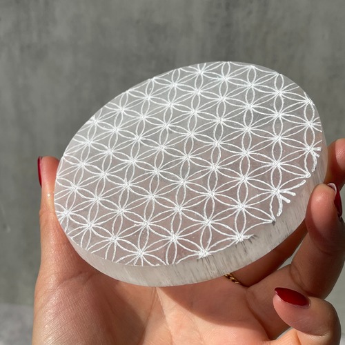 【セレナイト☆フラワーオブライフ】丸プレート｜φ102mm｜透石膏｜鉱物 天然石 パワーストーン