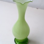 若草色のひらひら花瓶