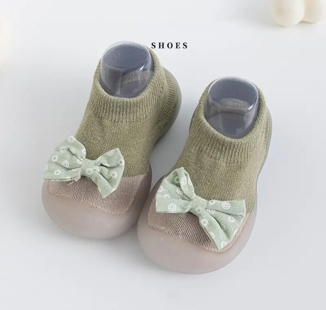リボン付き柔らかシューズ