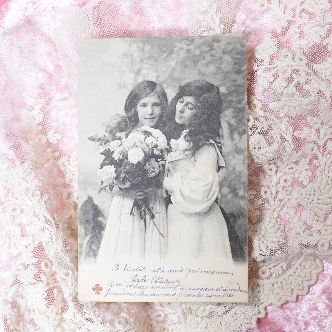 アンティークポストカード イースターのウサギとお揃いワンピの可愛い