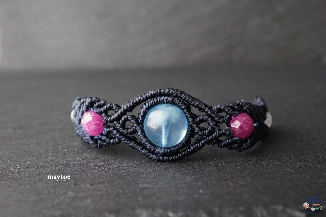 スターアクアマリン&ルビーのマクラメブレスレット<不安に負けない心を>