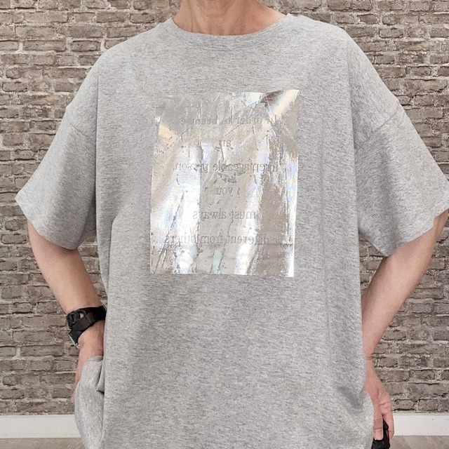 箔プリントカットソー　ロングテイシャツ