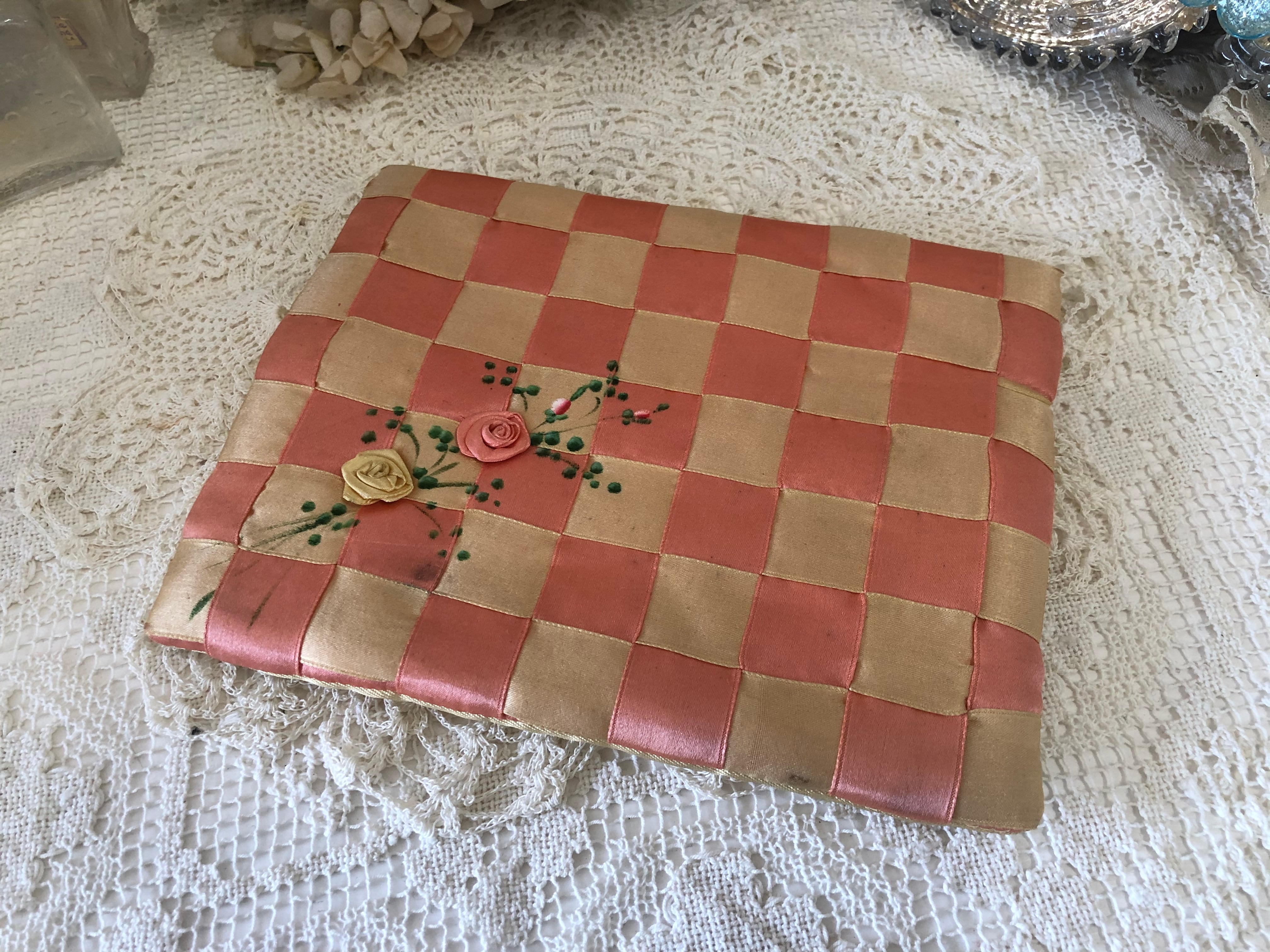 シルクのハンキーケース 手刺繡 フランスアンティーク