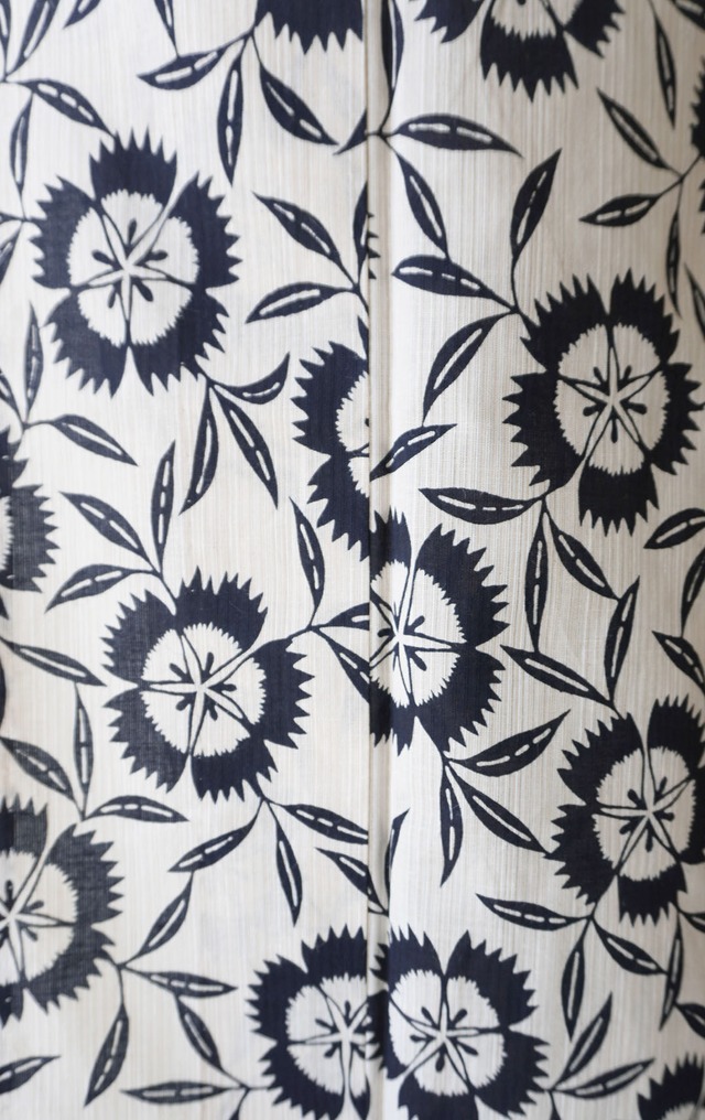 【浴衣】生成り色×黒色　撫子文　仕立て上がり浴衣