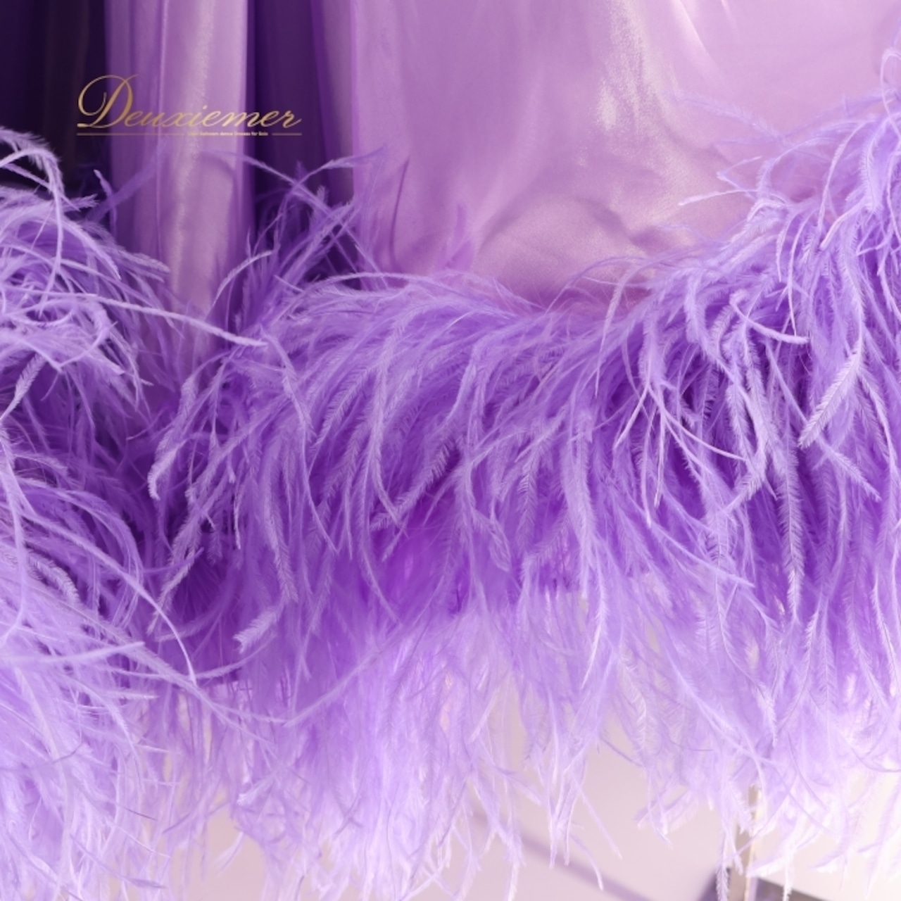 社交ダンス 衣装 チャコット Chacott スタンダードドレス ワンピース スタンダード 紫 フロート レース ファー フェザー デモ 競技 ダンス パーティ 発表会 高級感 豪華 上品 ラベンダー パープル系 パフォーマンス 目立つ 美しい おしゃれ 女性用 コスチューム パーティー衣装 フェミニン