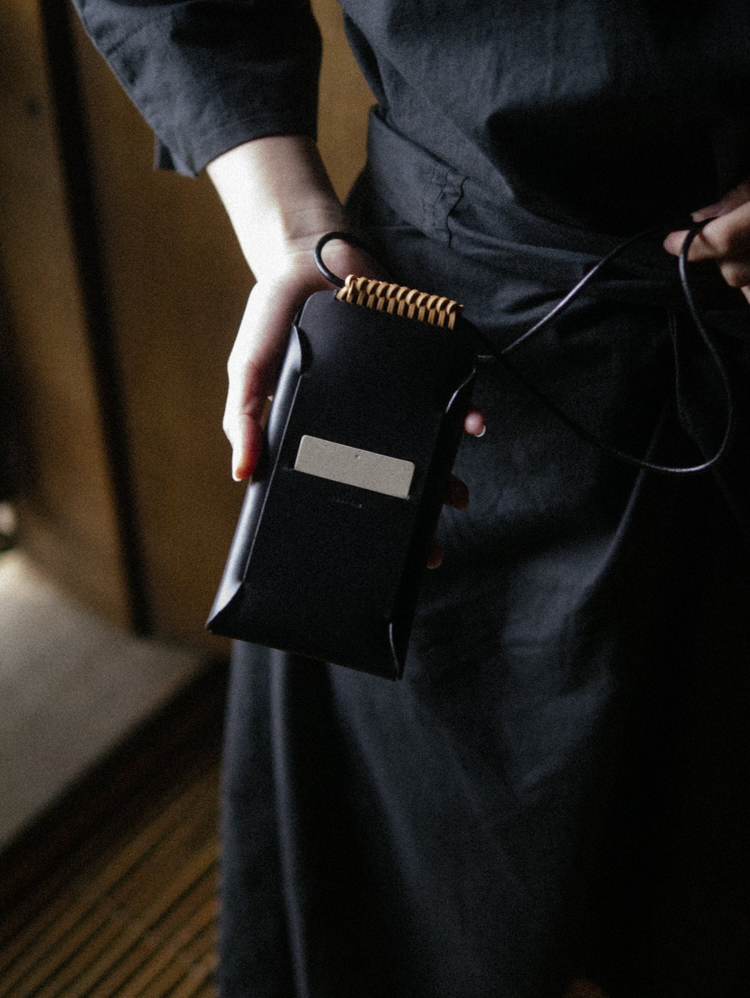 KAMARO'AN Woven Iphone Pouch / BLACK