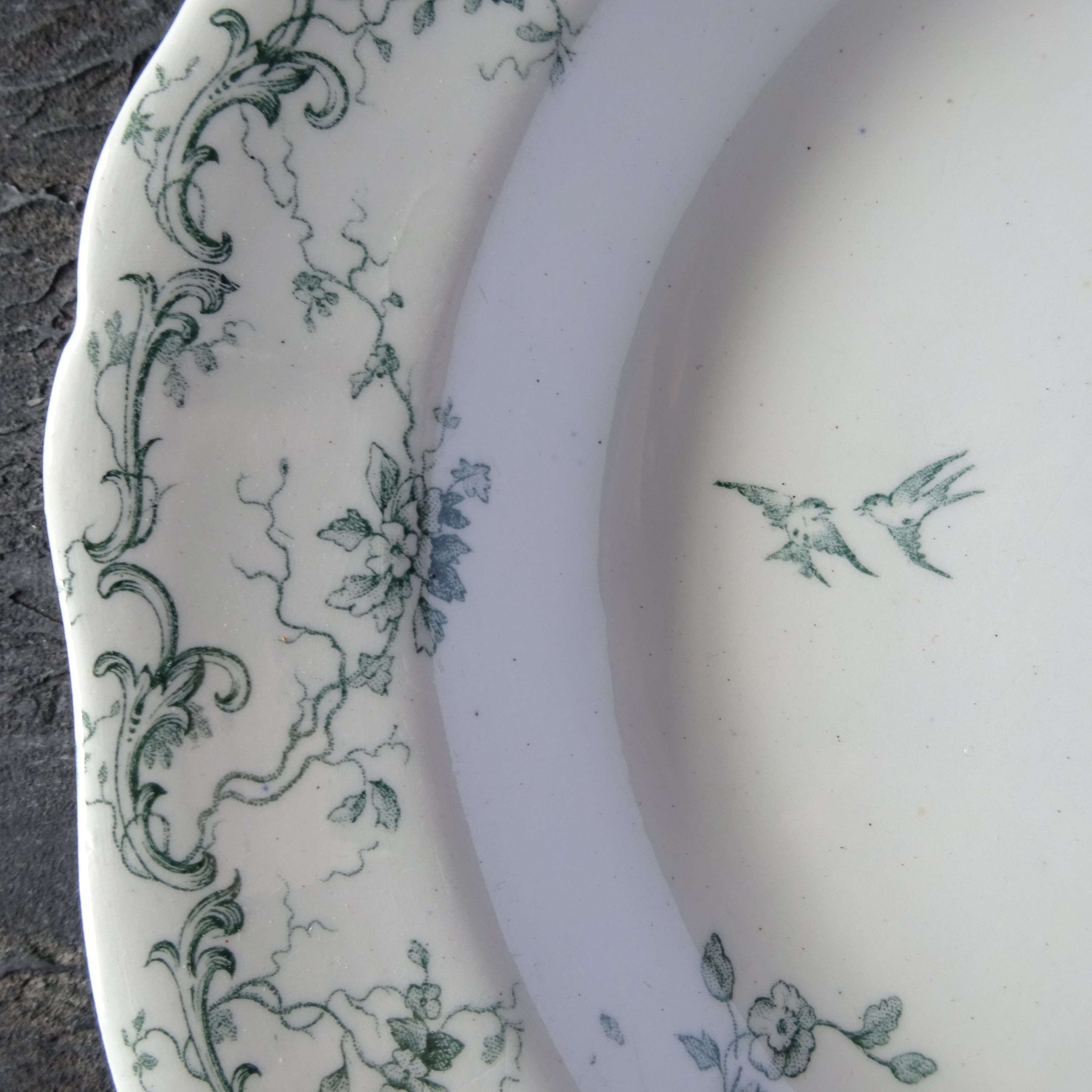 ☆TERRE de FER PORCELAINE OPAQUE DE GIEN modèle 《IDYLLE》 assiette demi creuse (B)