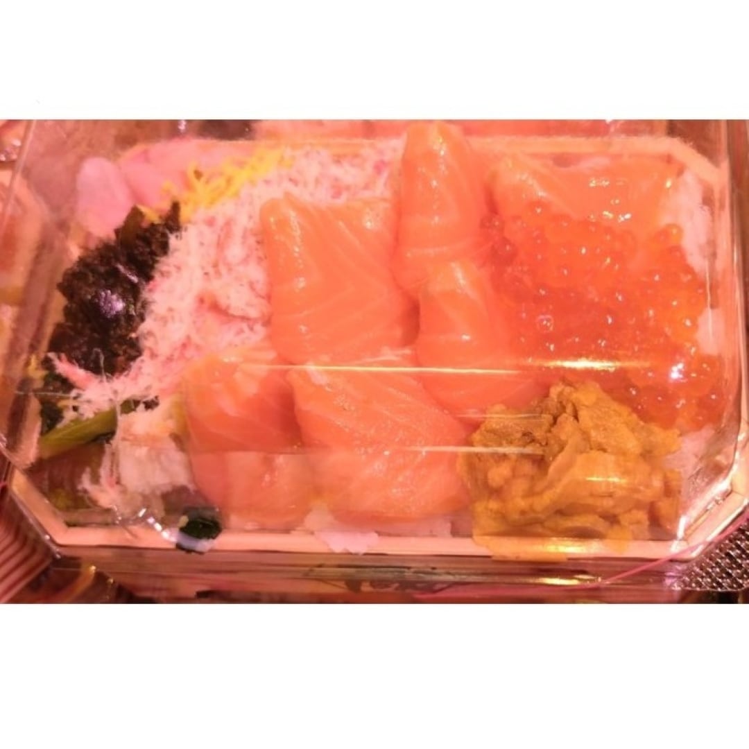 〈蔵〉サーモン贅沢三色弁当 1折